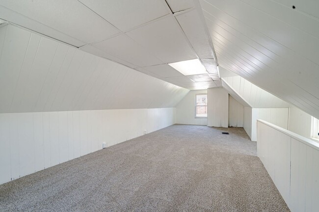 Building Photo - Fresh 3 bedroom home in Jeannette availabl...