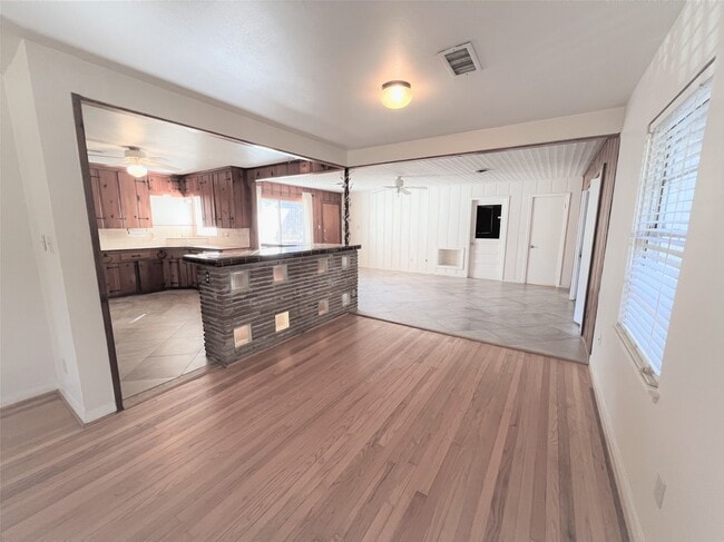 Building Photo - 1519 Johanna Dr