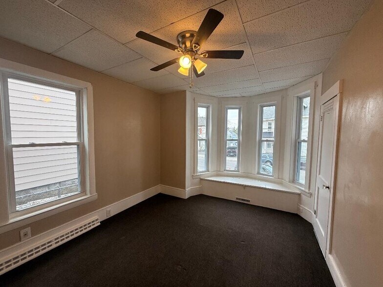 Building Photo - 242 Branch St