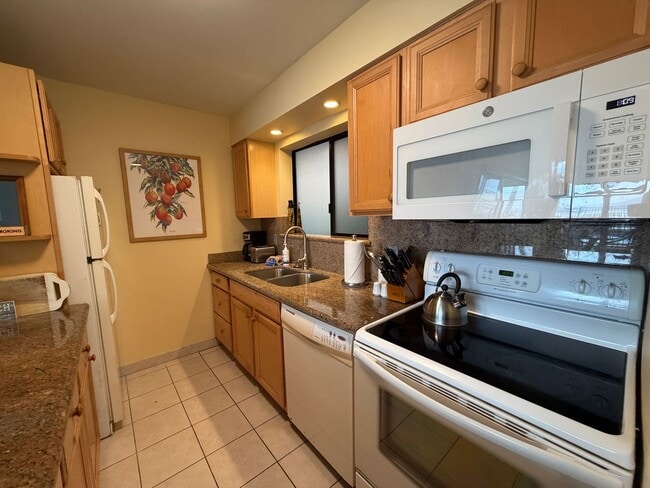 Building Photo - Maalaea Oceanfront Furnished One Bedroom