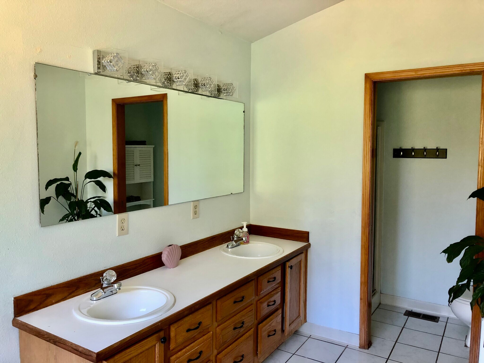 Double sinks - 32724 NE Chamberlain Rd
