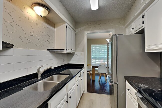 Building Photo - 8550 Fair Oaks Crossing