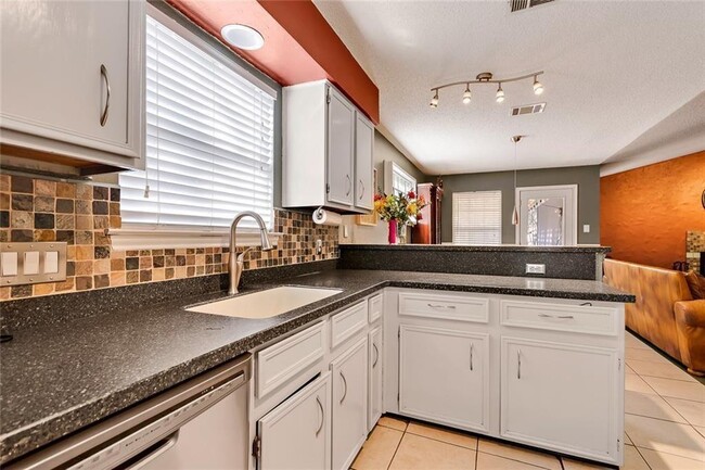 Building Photo - 12718 Covington Trail