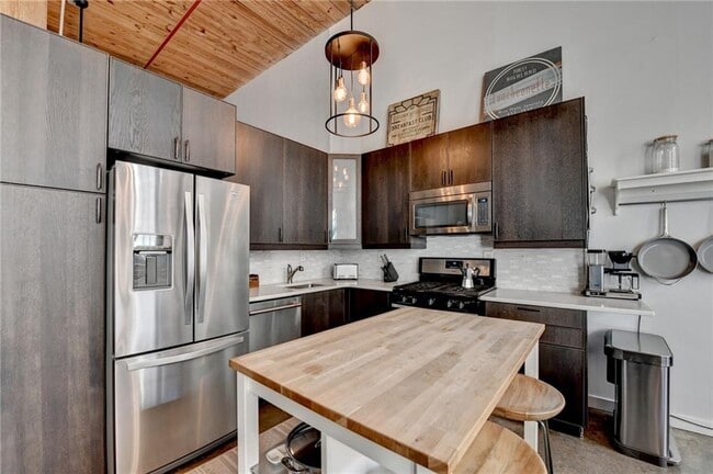 Building Photo - 170 Boulevard SE