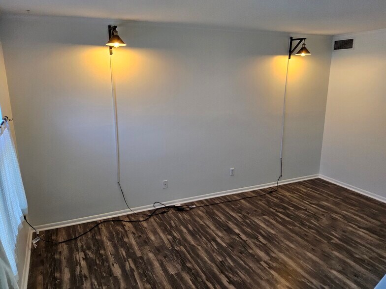 Building Photo - 519 Parkdale Dr