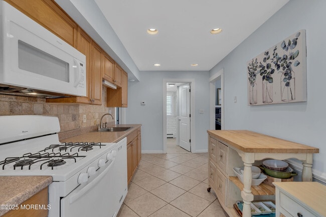 Building Photo - 8 President Ave