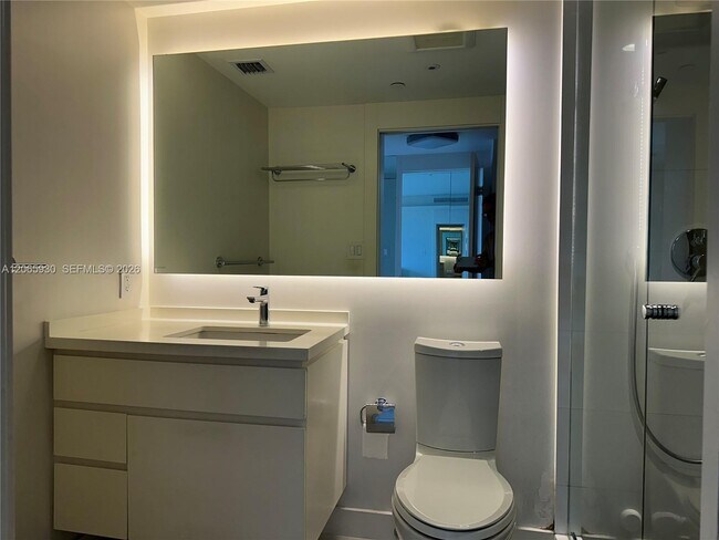 Building Photo - 251 Crandon Blvd