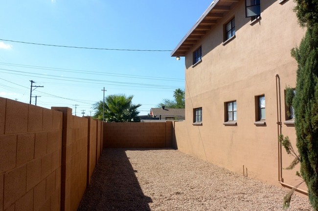 Building Photo - Sonoran Village