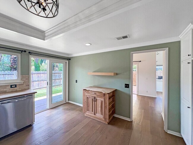 Building Photo - Beautiful 3B/2BA Home In Fallbrook with La...