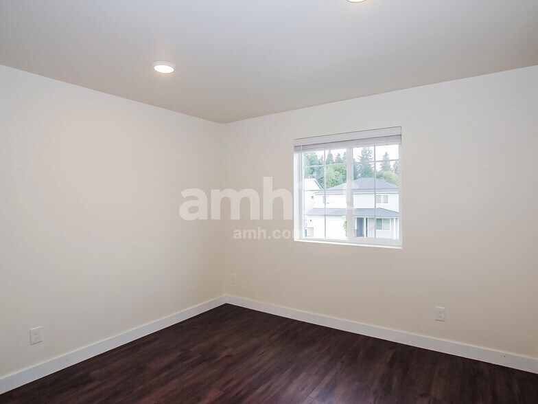 Building Photo - 7724 Verona Lp SW