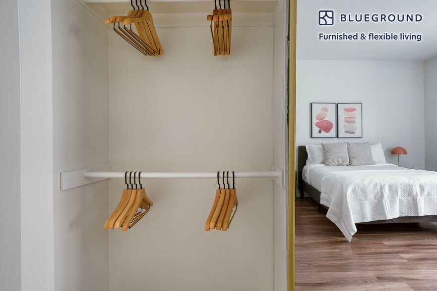 Building Photo - 467 S Arnaz Dr