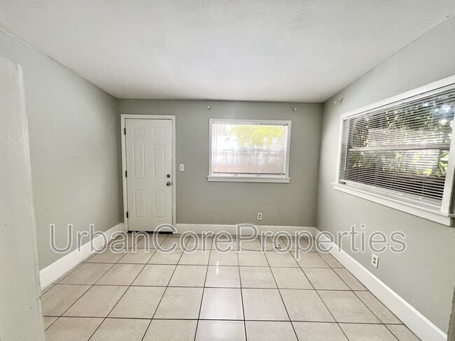 Building Photo - 352 13th Ave NE