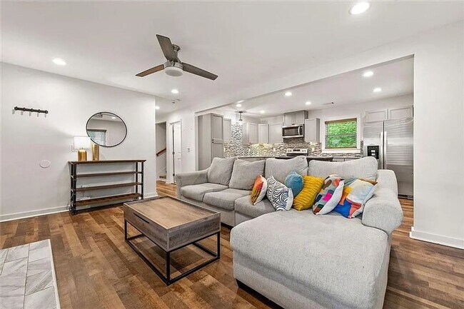 Building Photo - Charming 3BR House in Atlanta