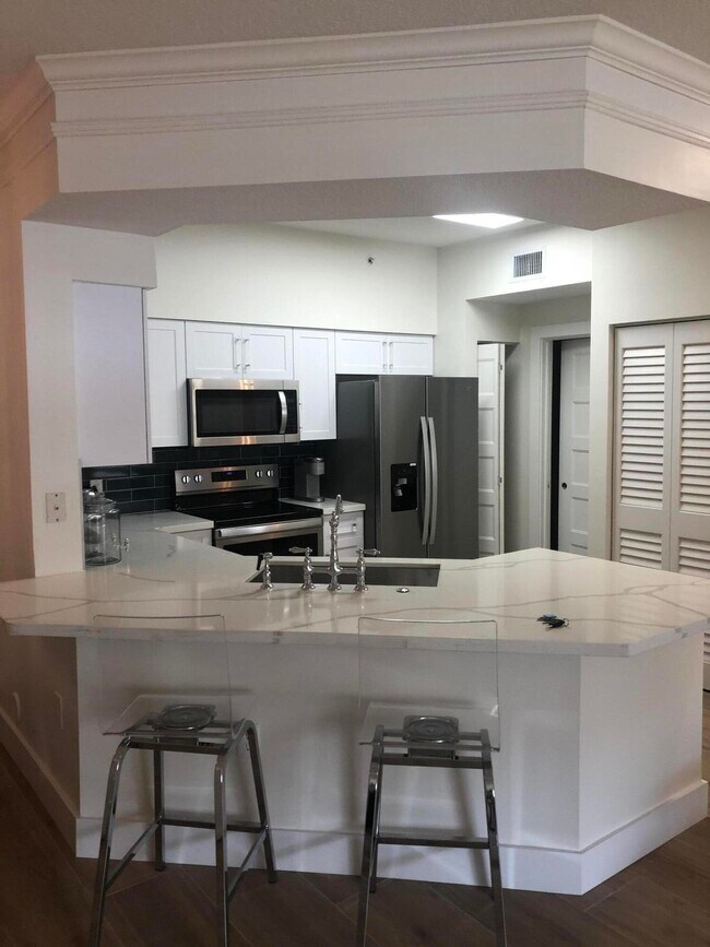 Building Photo - 9905 Baywinds Blvd