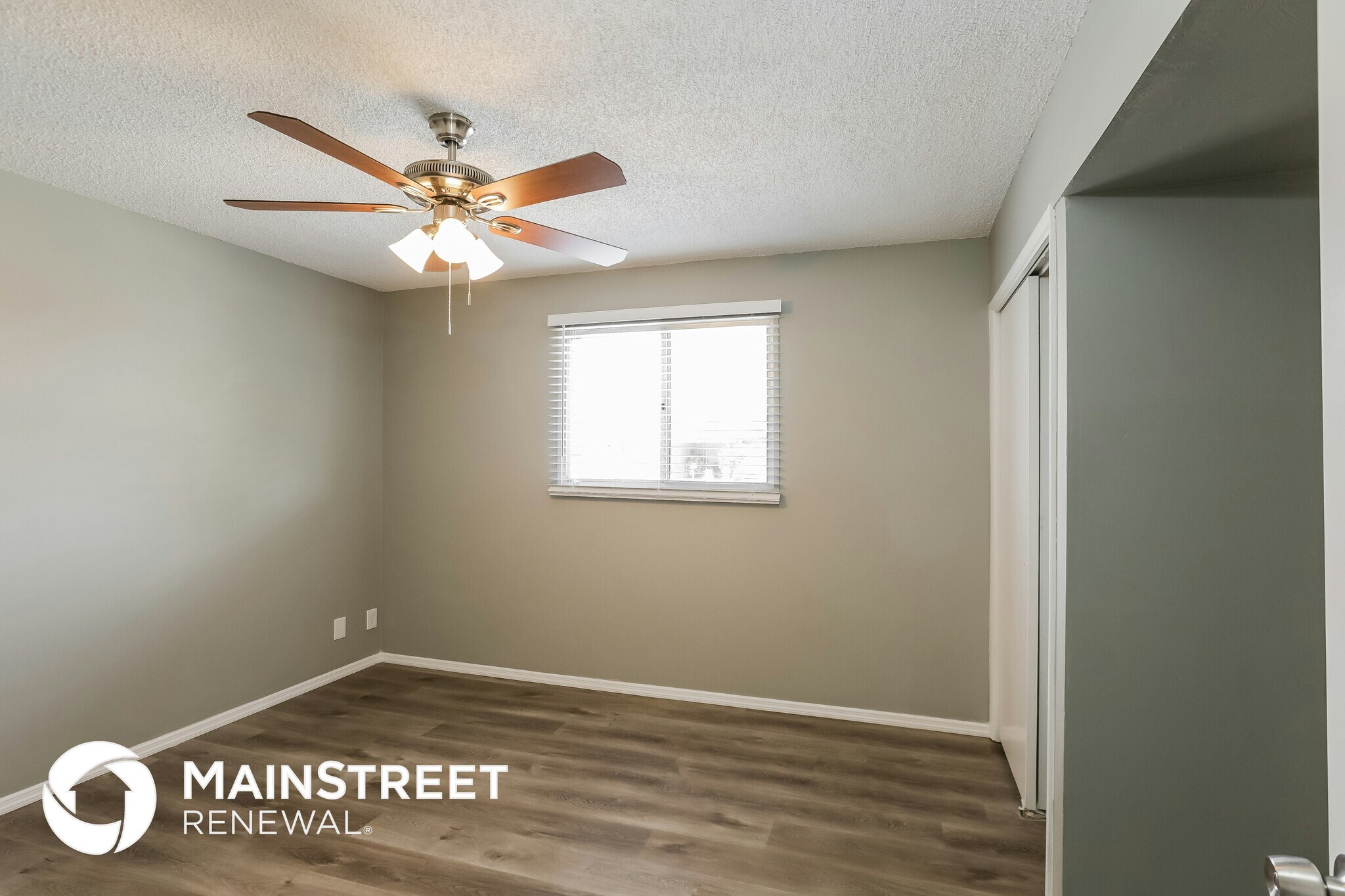 Building Photo - 1347 W 7th Dr