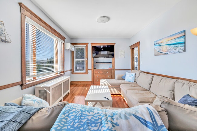 Building Photo - 12 East Ave