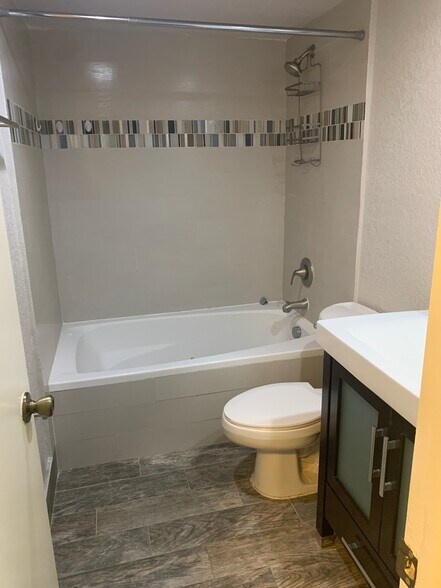 Guest Bathroom - 9310 Fontainebleau Blvd