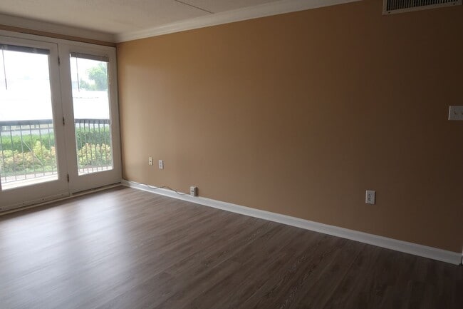 Building Photo - 2749 Sullins St