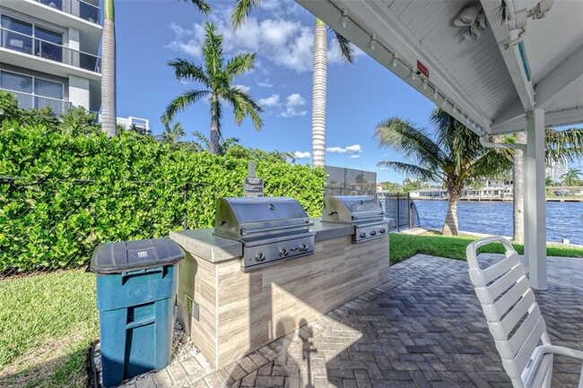 Building Photo - 6449 Bay Club Dr