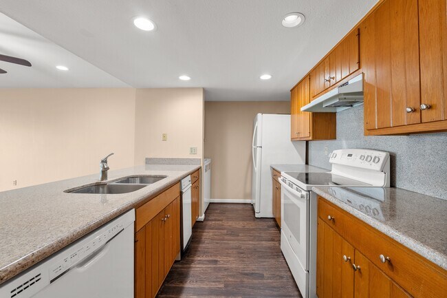 Building Photo - 15575 Marina Dr