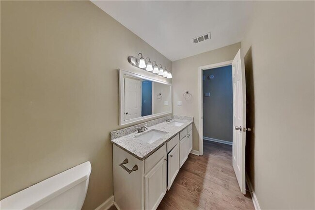 Building Photo - 4200 Irish Highland Dr