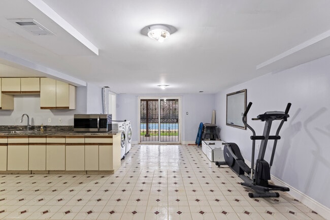 Building Photo - 529 Rosier Rd