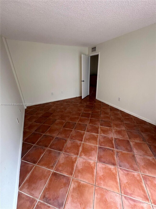 Building Photo - 1801 S Treasure Dr