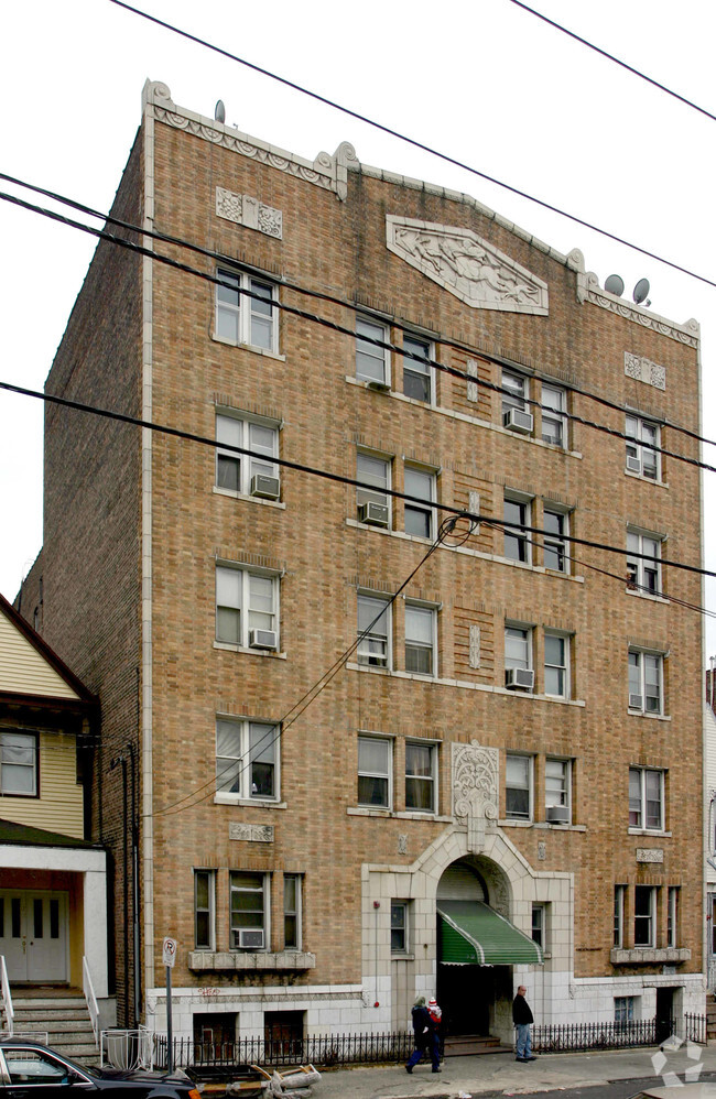 68 Van Reypen St - The Sophia Tudor Apartments