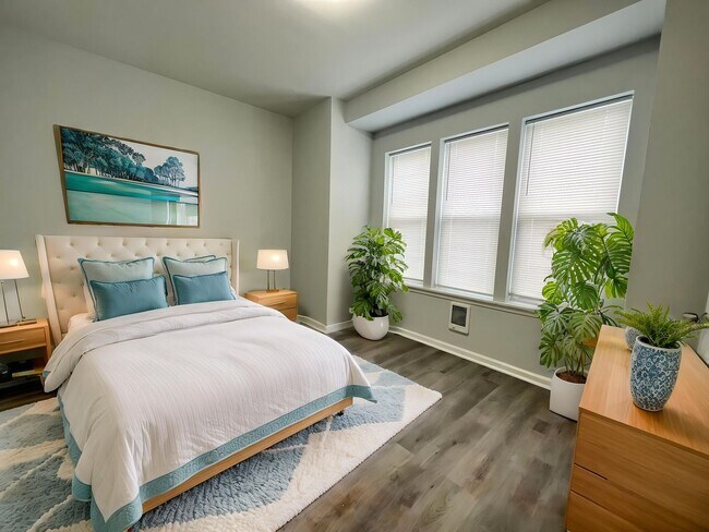 Building Photo - Remodeled Large 3bd/1 House with Rear yard!! Section 8 Welcome!!