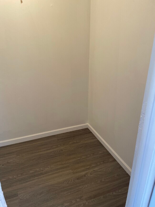 Building Photo - 724 48th St