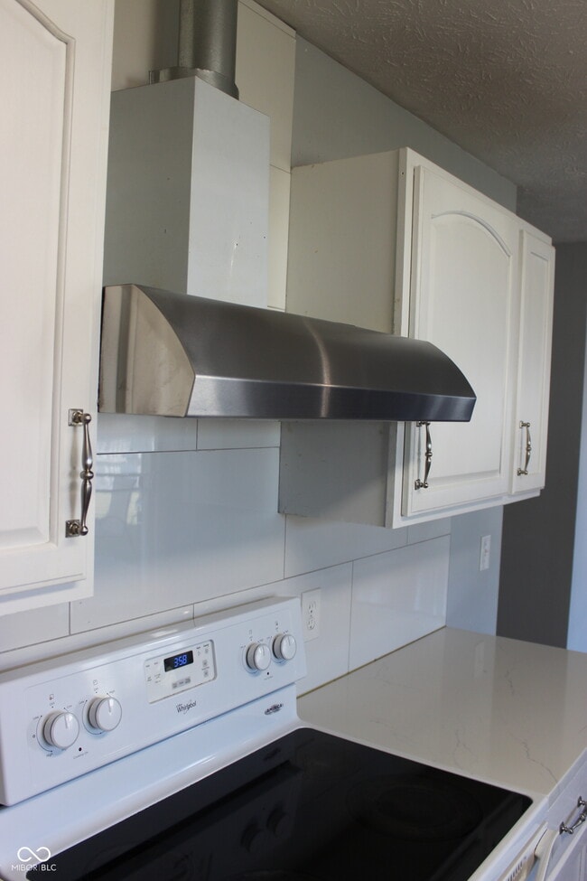 Building Photo - 5064 Gunston Ln