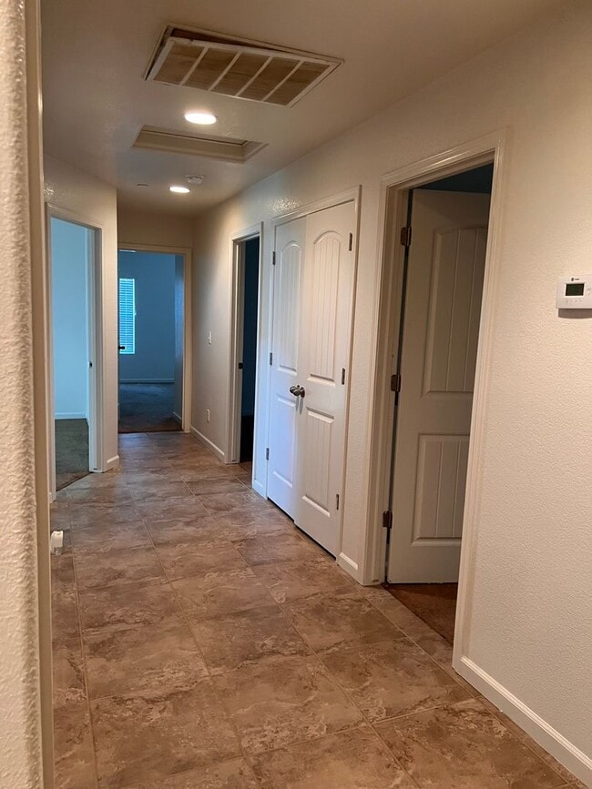 Building Photo - 2578 Bell Port Ave