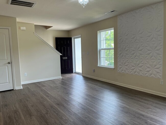 Building Photo - Charming Knightdale Residence, Available Now!