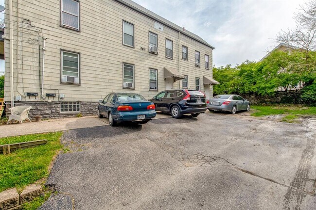 Building Photo - 2314 Victor St