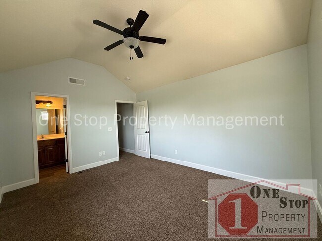Building Photo - 3-Bedroom, 2.5-Bathroom in Platte City
