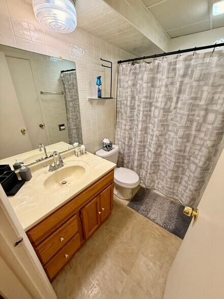 Building Photo - 310 Poplar St