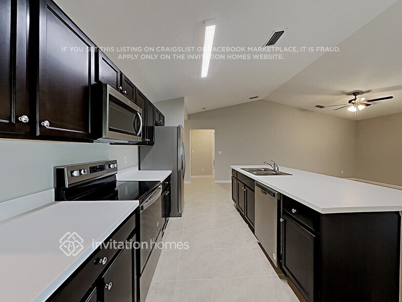 Building Photo - 601 NW Kingston St