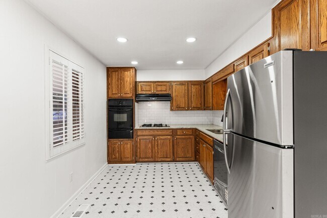 Building Photo - 26 Frostwood Dr