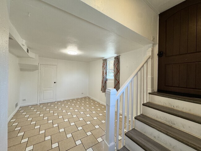 Building Photo - 2745 W Archer Pl