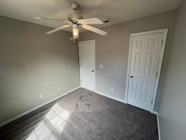 Building Photo - 5324 Glen Canyon Rd