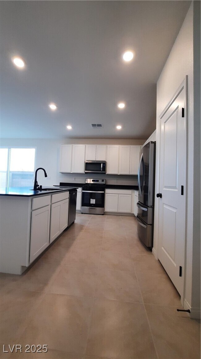 Building Photo - 9084 Marigold Crk St