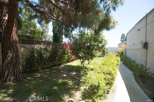 Building Photo - 382 Miraleste Dr