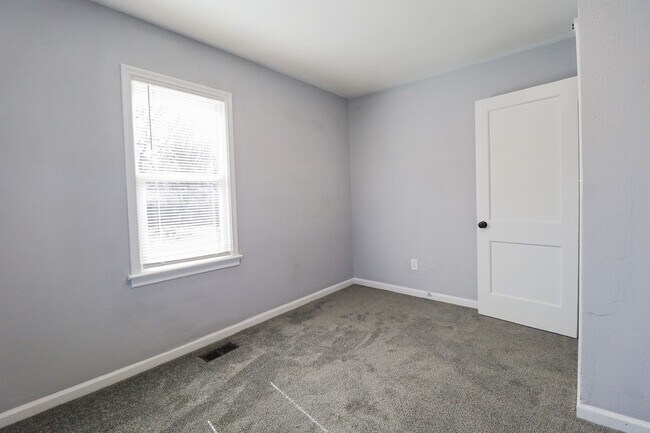 Building Photo - AVAILABLE NOW | VOUCHERS WELCOMED | 4 Bed | 2 Bath | West Tulsa