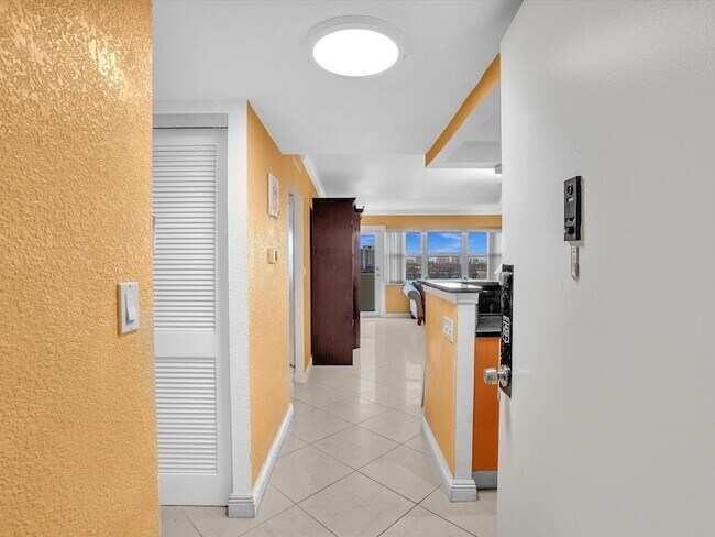 Building Photo - 401 Golden Isles Dr