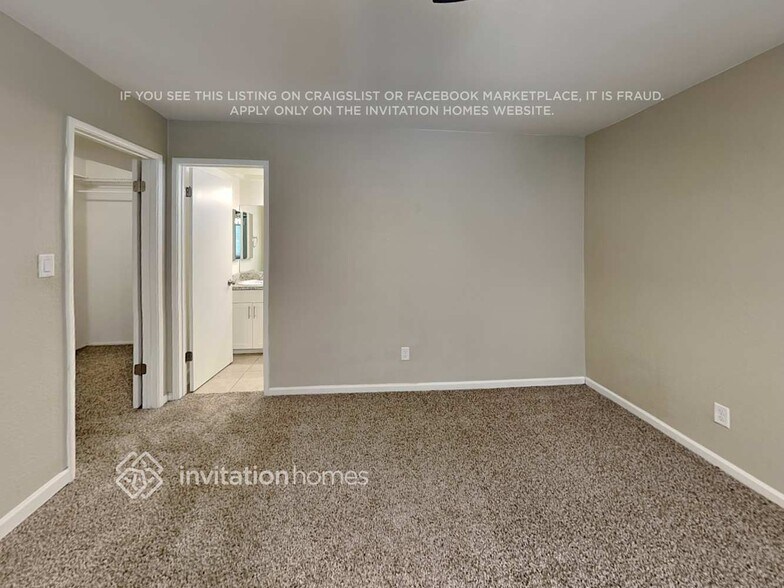 Building Photo - 3229 E Emelita Ave