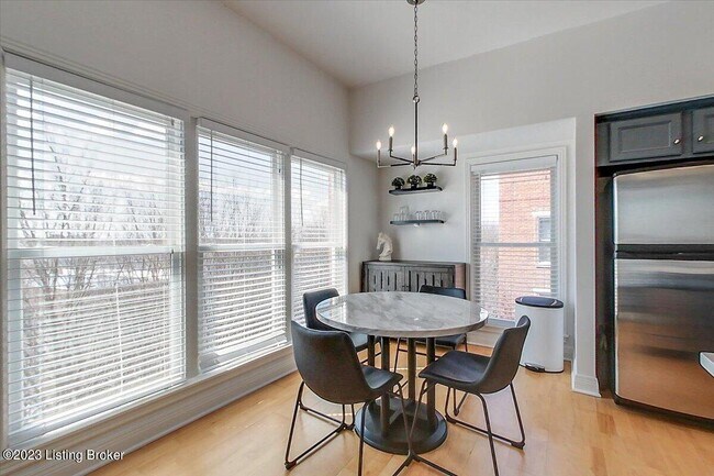 Building Photo - 10605 Meeting St