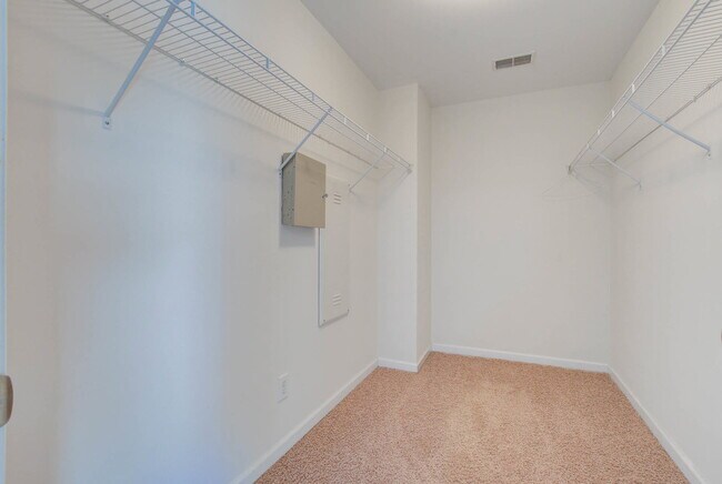 Building Photo - 2217 Daniel Island Dr