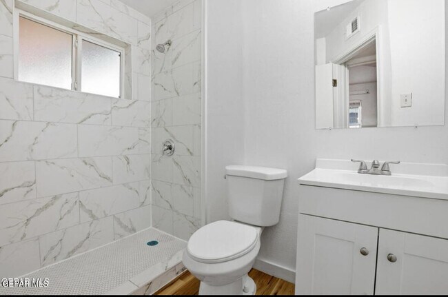 Building Photo - 8929 Robert Dr