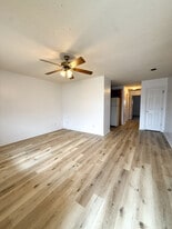 Building Photo - 409 E Roosevelt Ave