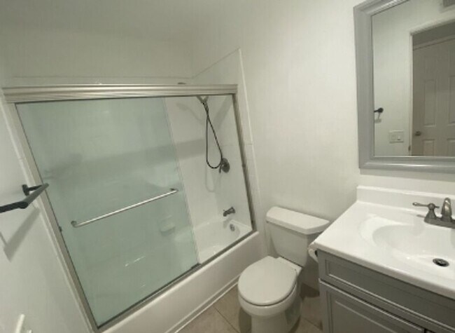 Building Photo - 7847 Bacadi Dr